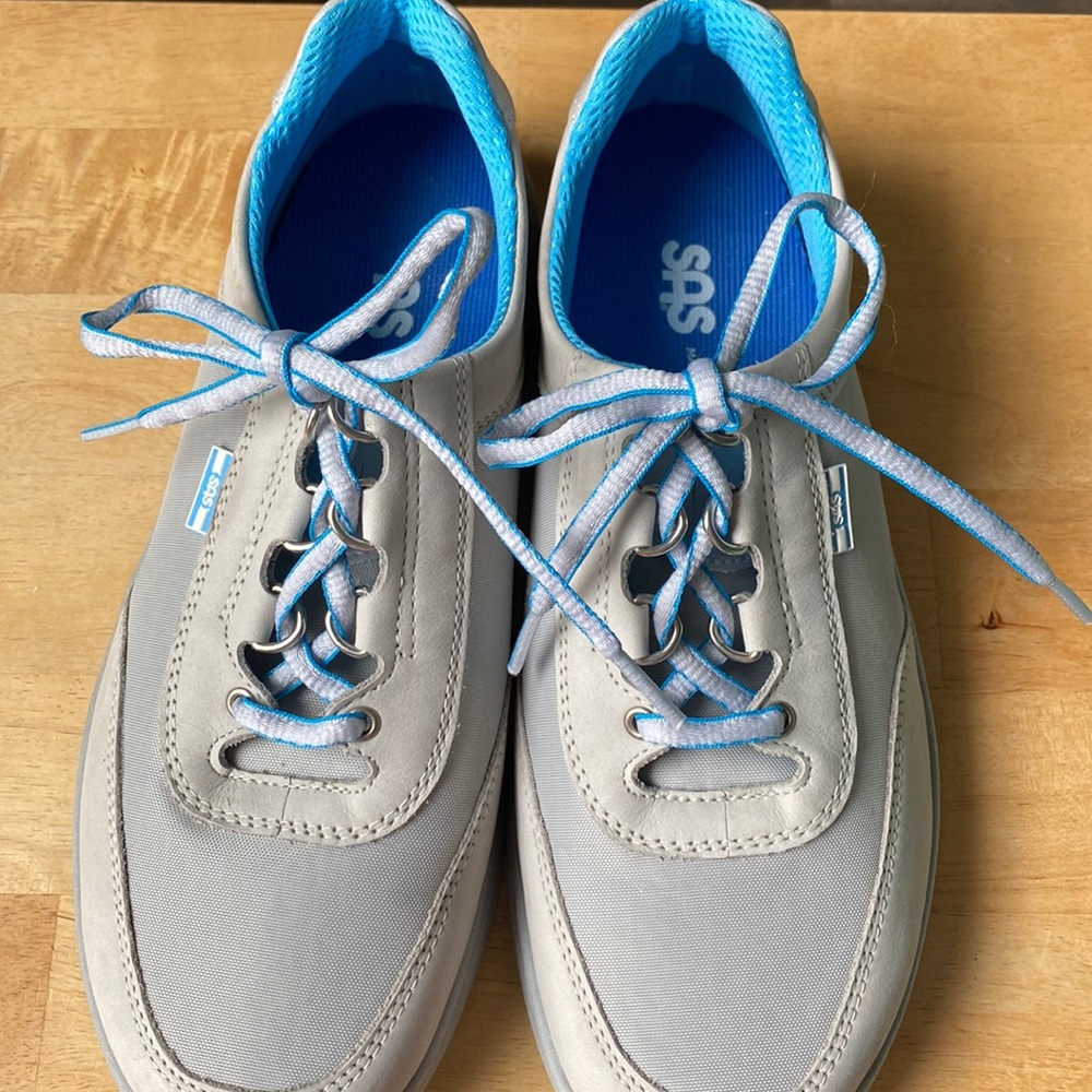 SAS light beige and blue blanket Women’s shoes . Size 8 .Used  great condition.